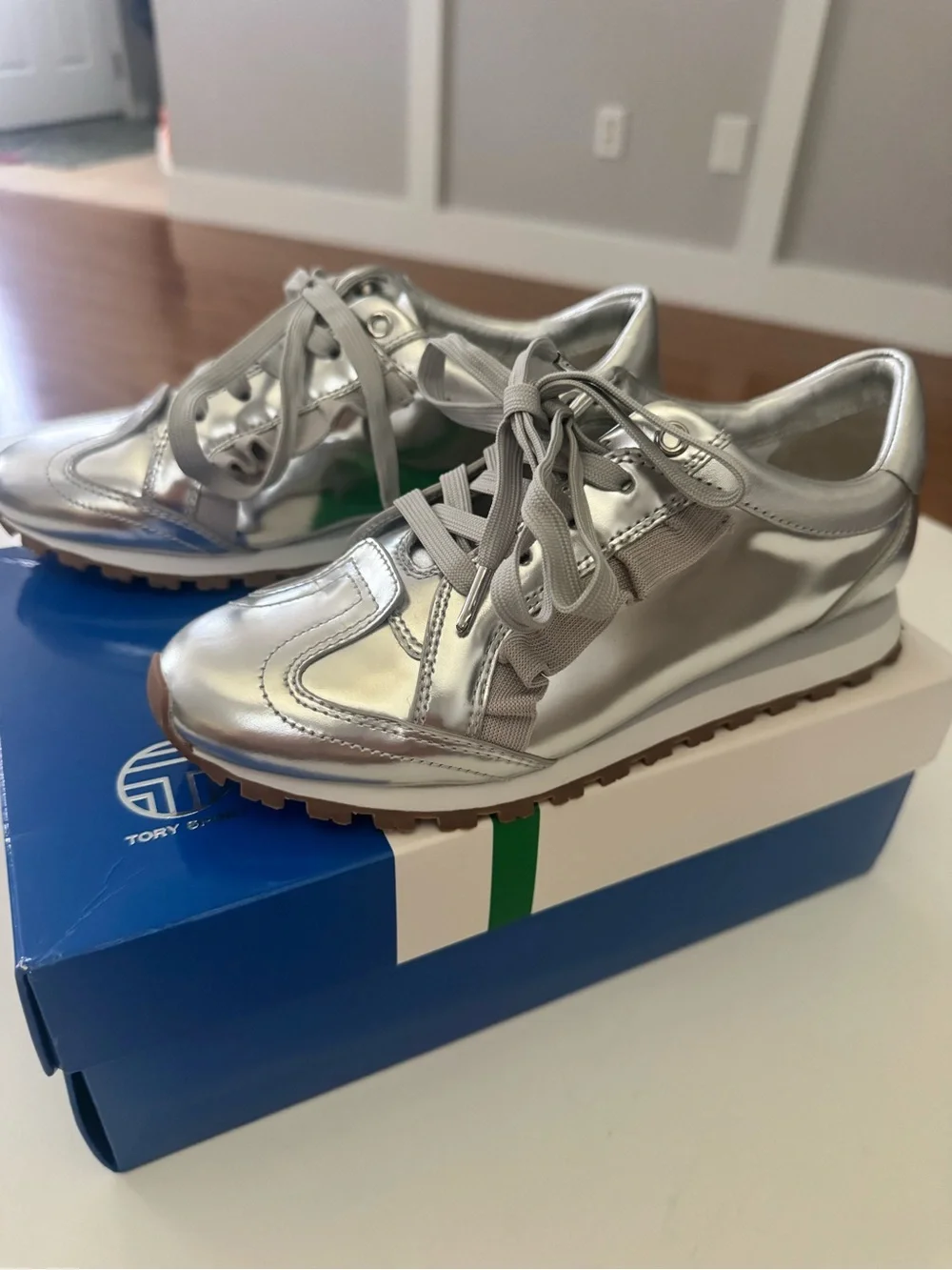 Tory Sport Ruffle Trainer Metallic Silver Sneakers – Size 6.5 – New in Box